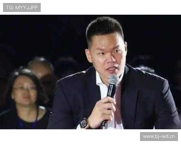 威姆斯调侃朱芳雨或成拳击教练 三步快拳击中挑战笑声不断 威姆斯调侃朱芳雨或成拳击教练 三步快拳击中挑战笑声不断